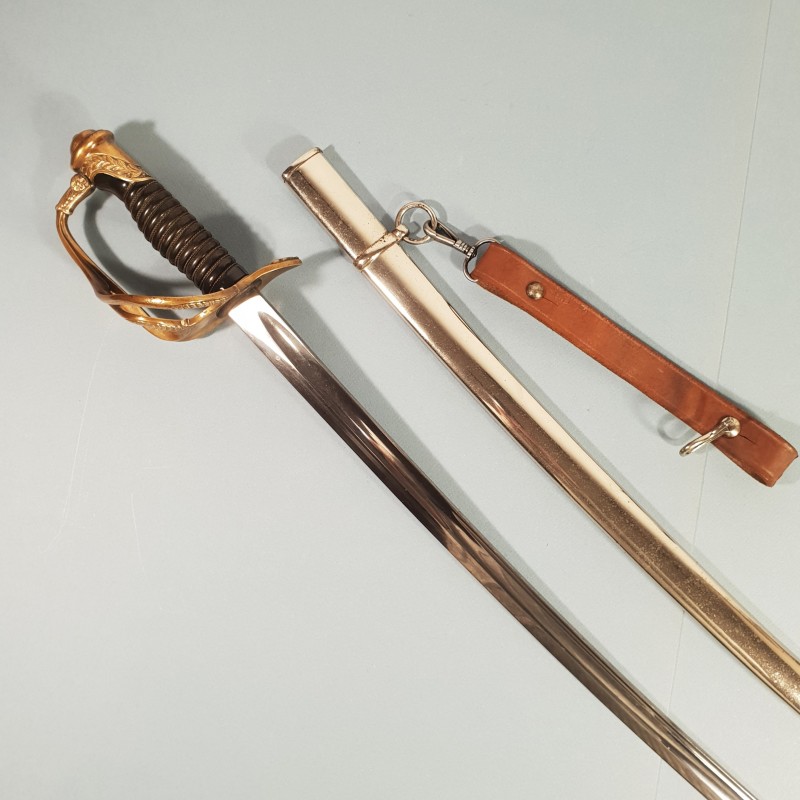 SABRE MODELE 1822 - 1899 POUR OFFICIERS D'ARTILLERIE MANUFACTURE NON MARQUEE AVEC SUSPENTE